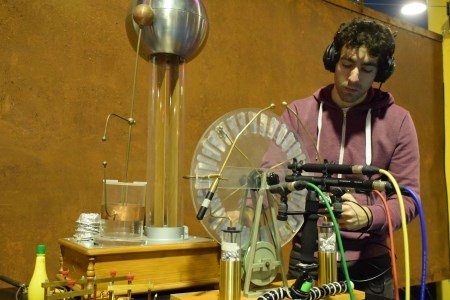 Mattia Cellotto, recording sounds for Polarity