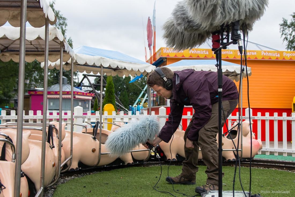 Pyry records another kids' ride with pig-like cars