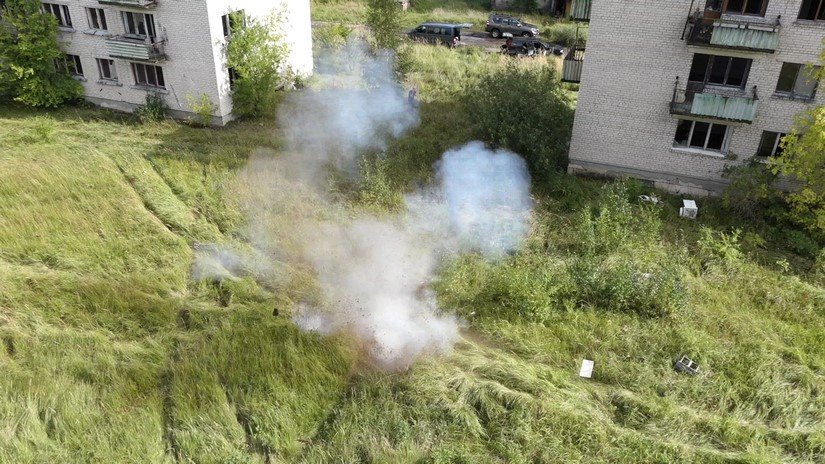 Outdoor explosion sound effects