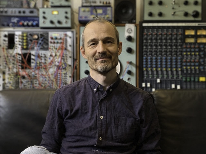 Black_Mirror_sound-5