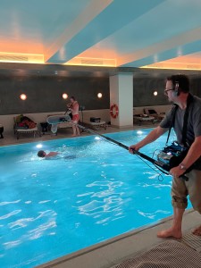 YoungWomanSea_sound-06