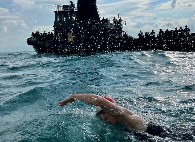 YoungWomanSea_sound-09