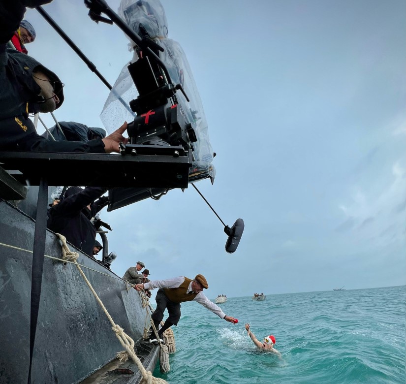 YoungWomanSea_sound-11