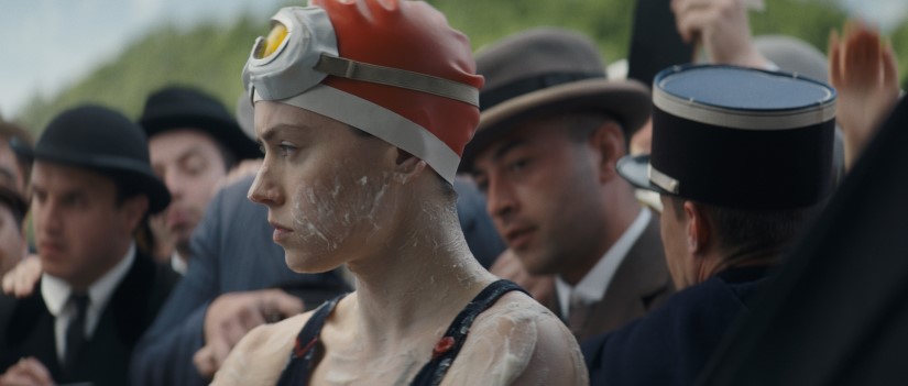 YoungWomanSea_sound-15